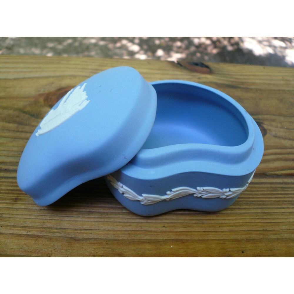 Wedgwood Jasperware Trafalgar Square Trinket Gift Box Porcelain England